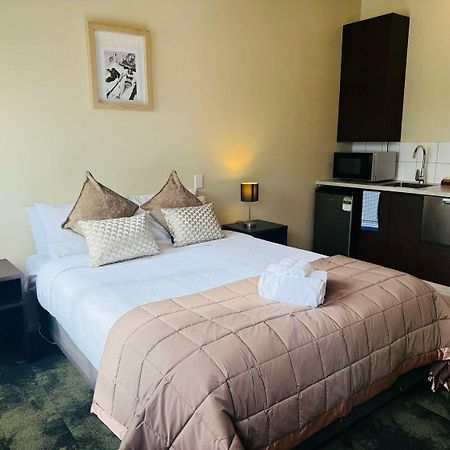The Post Hotel Porirua Luaran gambar